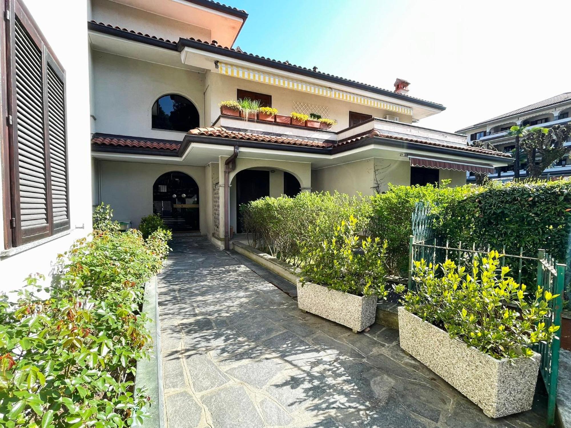Lovingstresa 2 Brand New Apartment Εξωτερικό φωτογραφία